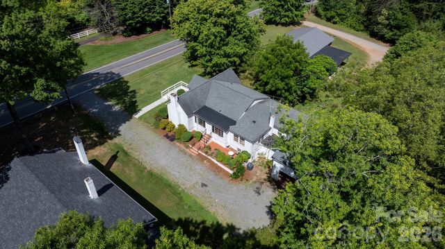 608 1st Street W, Conover, NC 28613