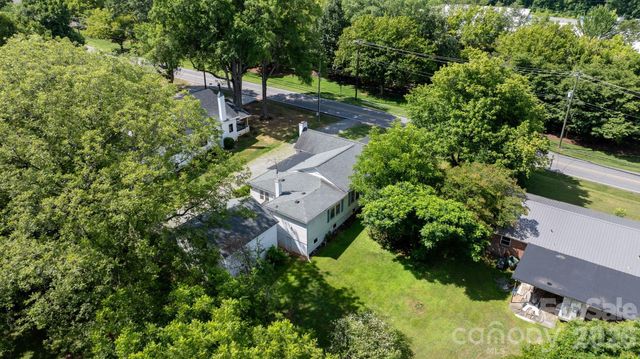 608 1st Street W, Conover, NC 28613