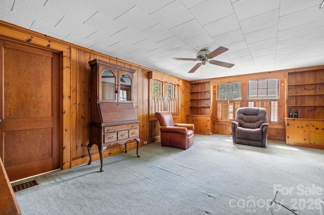 608 1st Street W, Conover, NC 28613