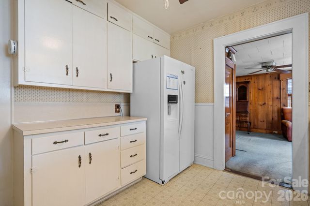 608 1st Street W, Conover, NC 28613