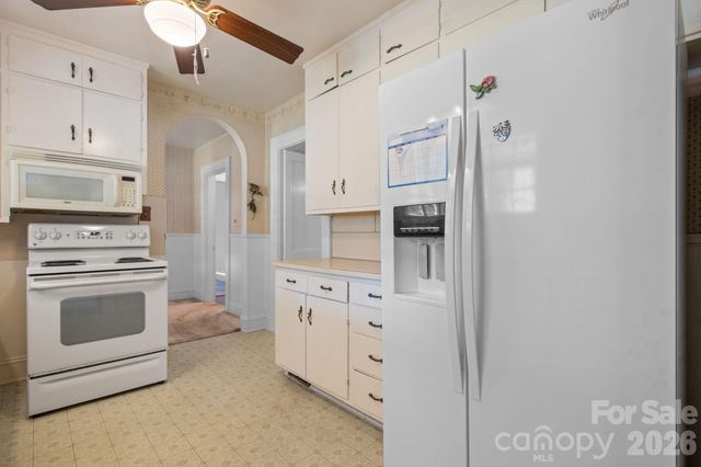 608 1st Street W, Conover, NC 28613