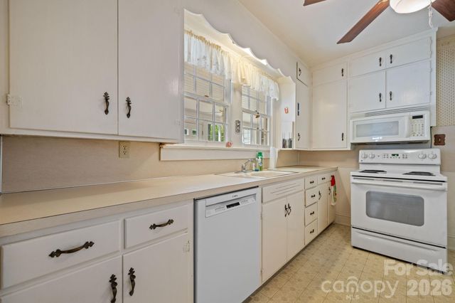 608 1st Street W, Conover, NC 28613