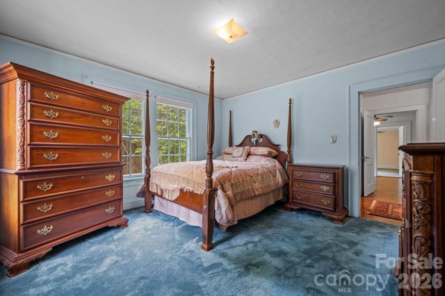 608 1st Street W, Conover, NC 28613