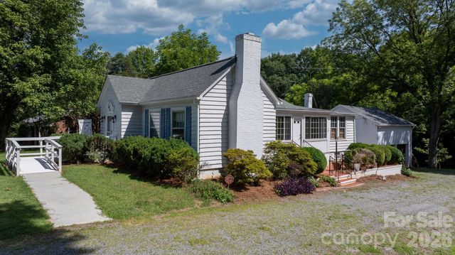 608 1st Street W, Conover, NC 28613