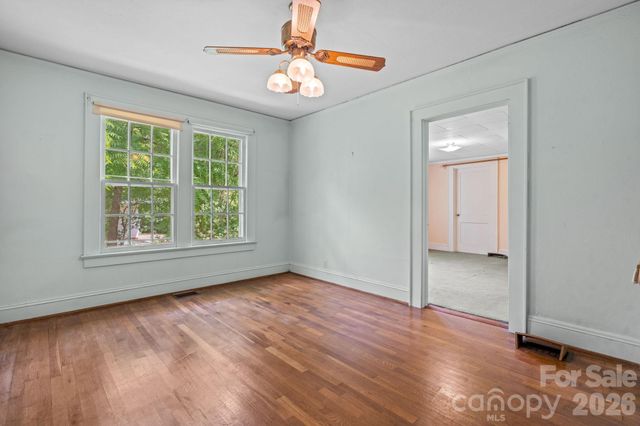 608 1st Street W, Conover, NC 28613
