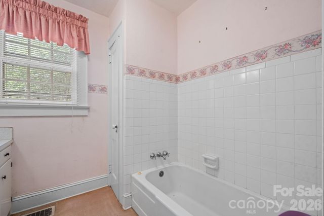 608 1st Street W, Conover, NC 28613