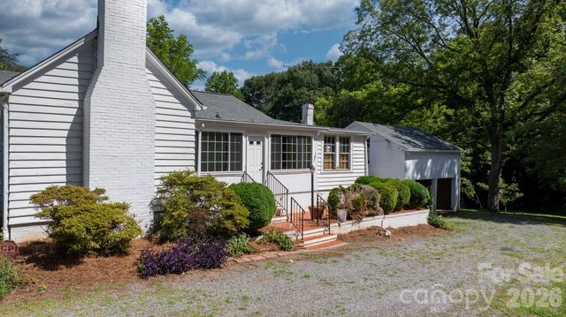 608 1st Street W, Conover, NC 28613