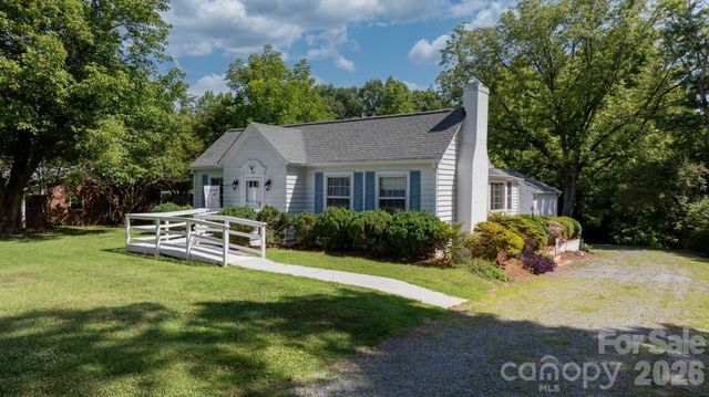 608 1st Street W, Conover, NC 28613
