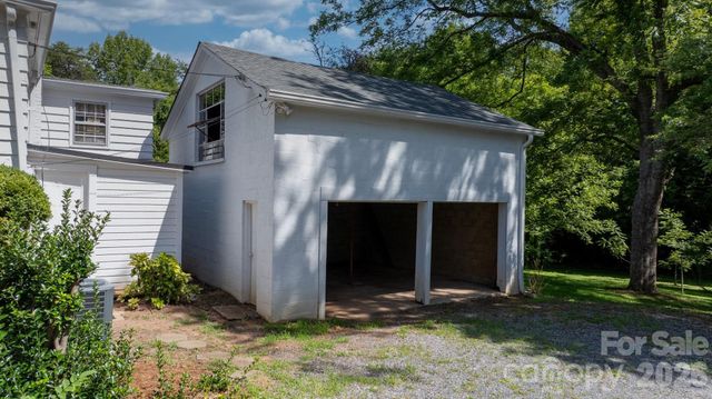 608 1st Street W, Conover, NC 28613