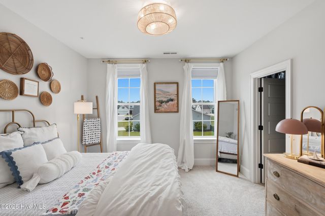 18 W Lightning Bug Lane, Hampstead, NC 28443