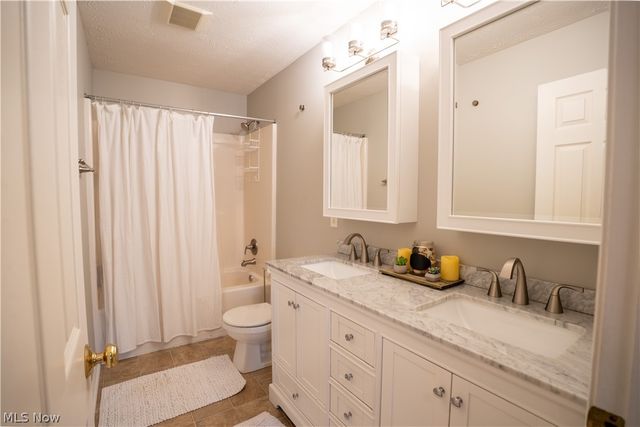 20324 Kylemore Drive, Strongsville, OH 44149