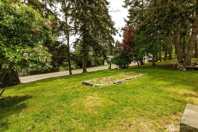 2642 Olympic Drive, Oak Harbor, WA 98277