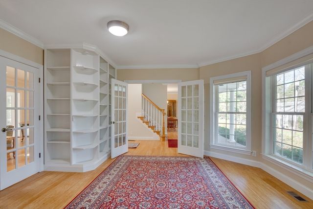 5 Bretton Rd, Dover, MA 02030