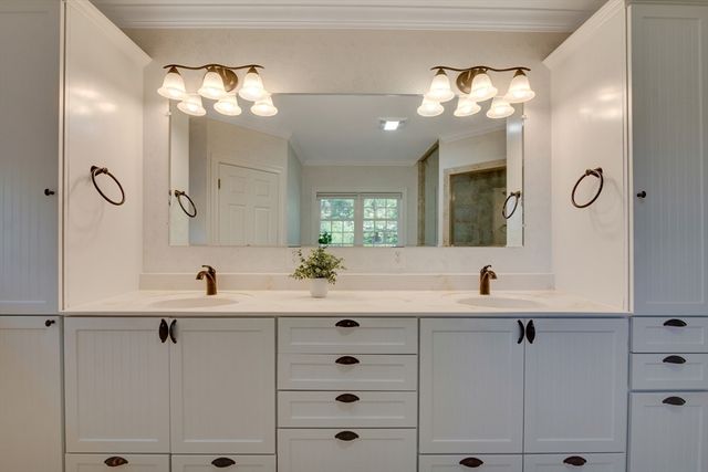 5 Bretton Rd, Dover, MA 02030