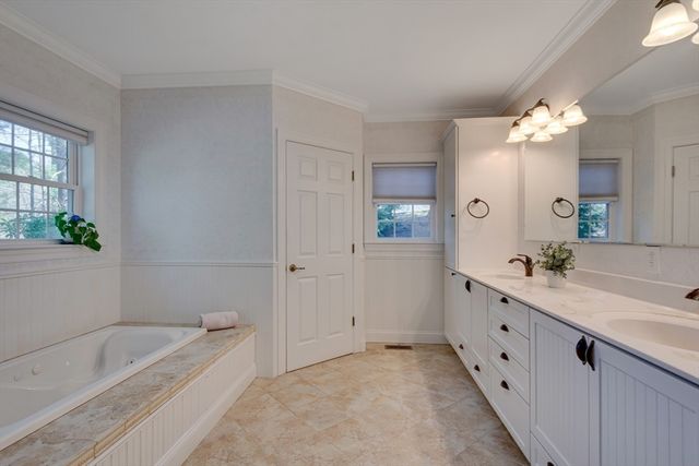 5 Bretton Rd, Dover, MA 02030