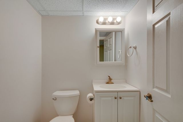 5 Bretton Rd, Dover, MA 02030