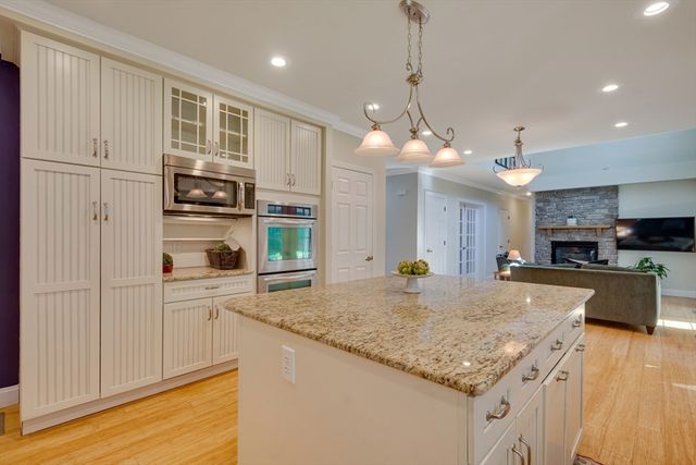 5 Bretton Rd, Dover, MA 02030