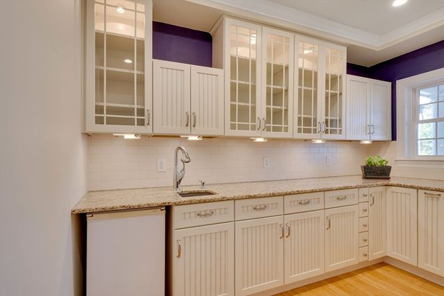 5 Bretton Rd, Dover, MA 02030
