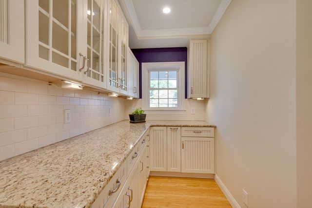 5 Bretton Rd, Dover, MA 02030