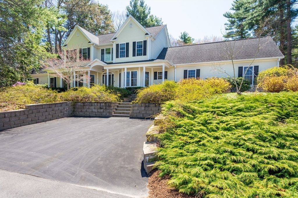 5 Bretton Rd, Dover, MA 02030