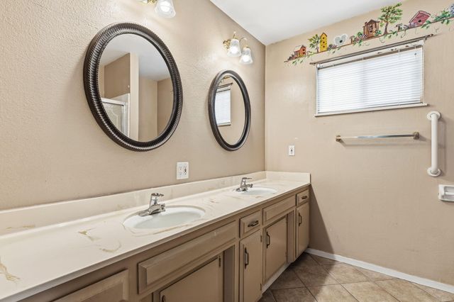 3349 W Cutler Avenue, Visalia, CA 93277