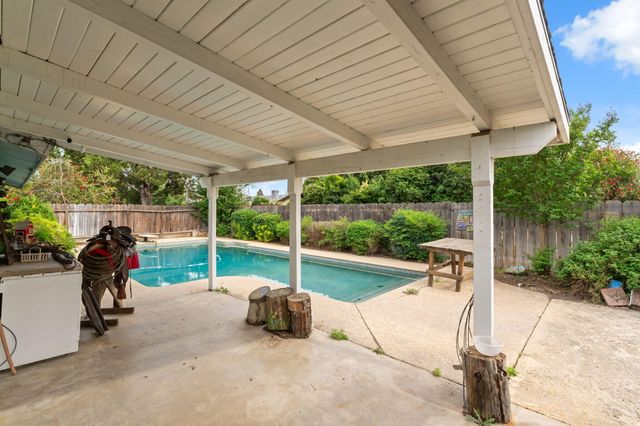 3349 W Cutler Avenue, Visalia, CA 93277