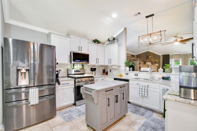 1620 Hickory Burl Lane, Conroe, TX 77301