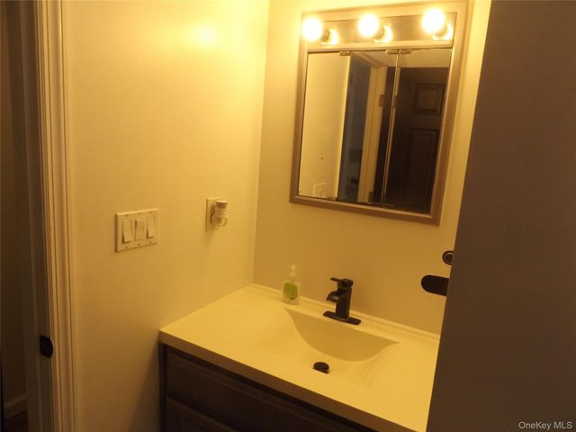 185 Ring Road, Hyde Park, NY 12578
