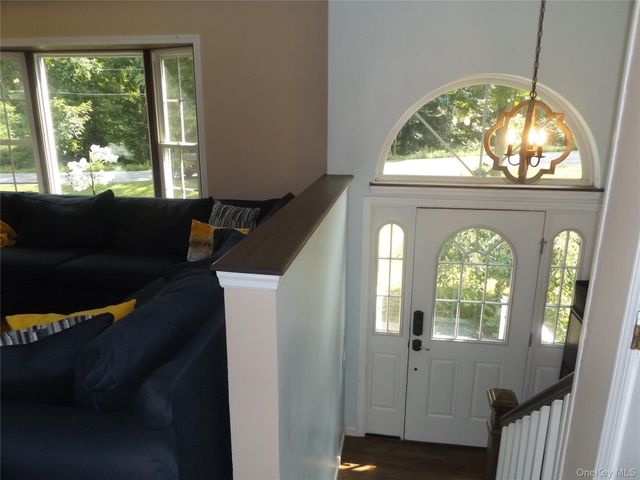 185 Ring Road, Hyde Park, NY 12578