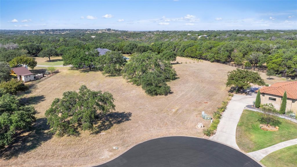27509 Waterfall Hill PKWY, Spicewood, TX 78669