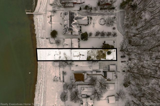 5430 Lakeshore Road, Fort Gratiot Charter Township, MI 48059