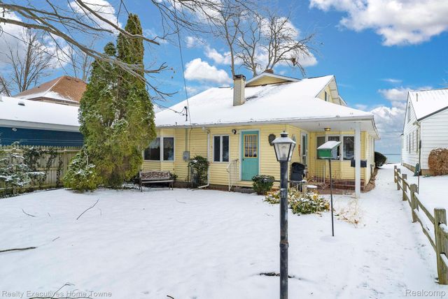 5430 Lakeshore Road, Fort Gratiot Charter Township, MI 48059