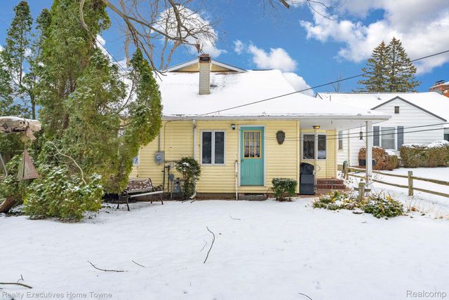 5430 Lakeshore Road, Fort Gratiot Charter Township, MI 48059