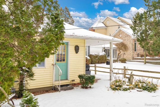 5430 Lakeshore Road, Fort Gratiot Charter Township, MI 48059