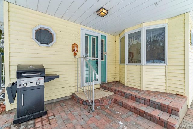 5430 Lakeshore Road, Fort Gratiot Charter Township, MI 48059