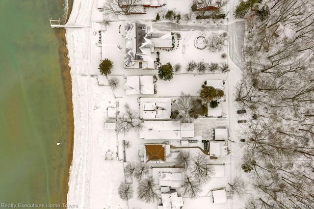 5430 Lakeshore Road, Fort Gratiot Charter Township, MI 48059