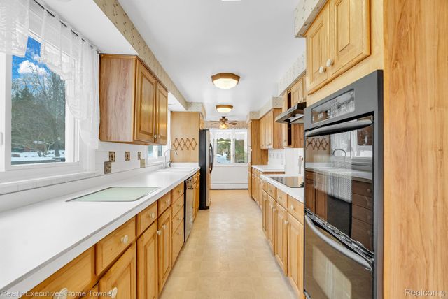 5430 Lakeshore Road, Fort Gratiot Charter Township, MI 48059