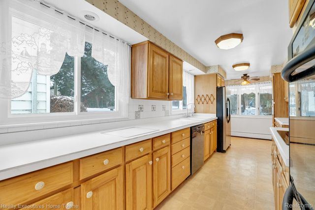 5430 Lakeshore Road, Fort Gratiot Charter Township, MI 48059