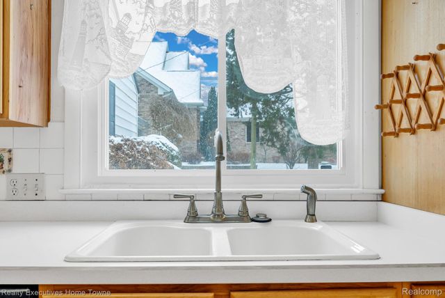 5430 Lakeshore Road, Fort Gratiot Charter Township, MI 48059