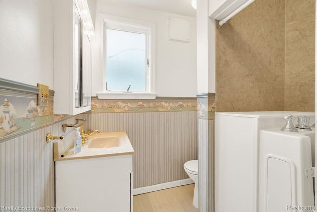 5430 Lakeshore Road, Fort Gratiot Charter Township, MI 48059