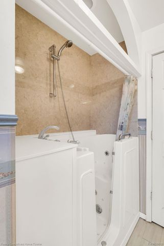 5430 Lakeshore Road, Fort Gratiot Charter Township, MI 48059