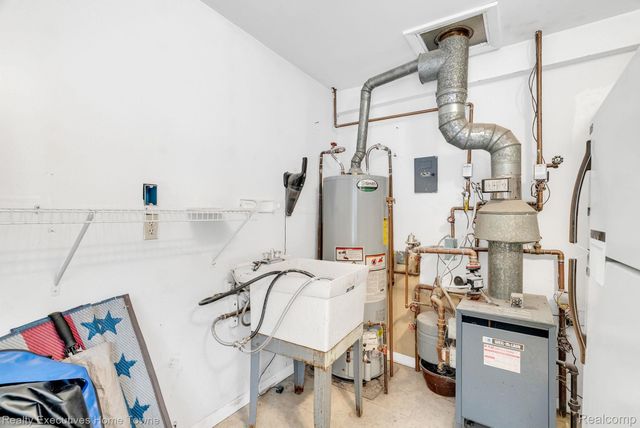 5430 Lakeshore Road, Fort Gratiot Charter Township, MI 48059