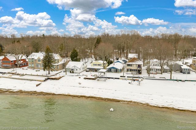 5430 Lakeshore Road, Fort Gratiot Charter Township, MI 48059