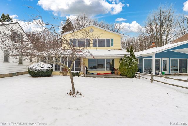 5430 Lakeshore Road, Fort Gratiot Charter Township, MI 48059