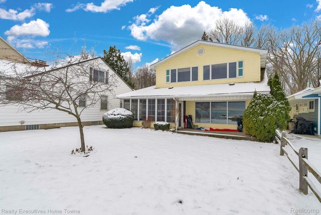 5430 Lakeshore Road, Fort Gratiot Charter Township, MI 48059