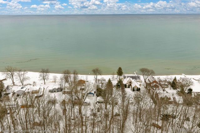 5430 Lakeshore Road, Fort Gratiot Charter Township, MI 48059