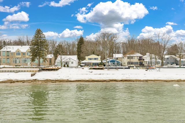 5430 Lakeshore Road, Fort Gratiot Charter Township, MI 48059