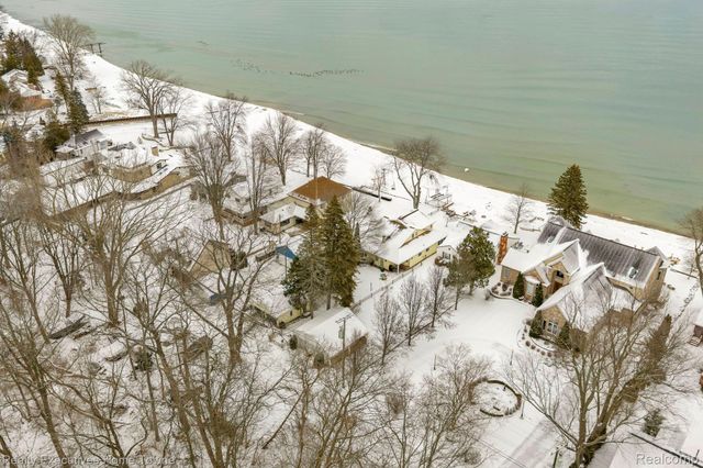 5430 Lakeshore Road, Fort Gratiot Charter Township, MI 48059