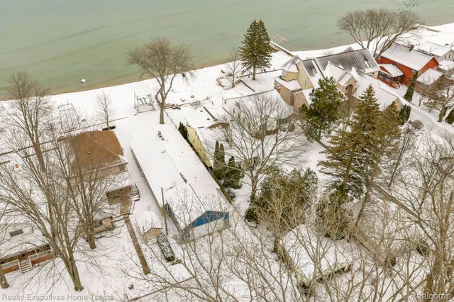 5430 Lakeshore Road, Fort Gratiot Charter Township, MI 48059