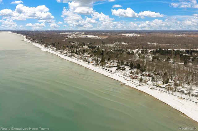 5430 Lakeshore Road, Fort Gratiot Charter Township, MI 48059